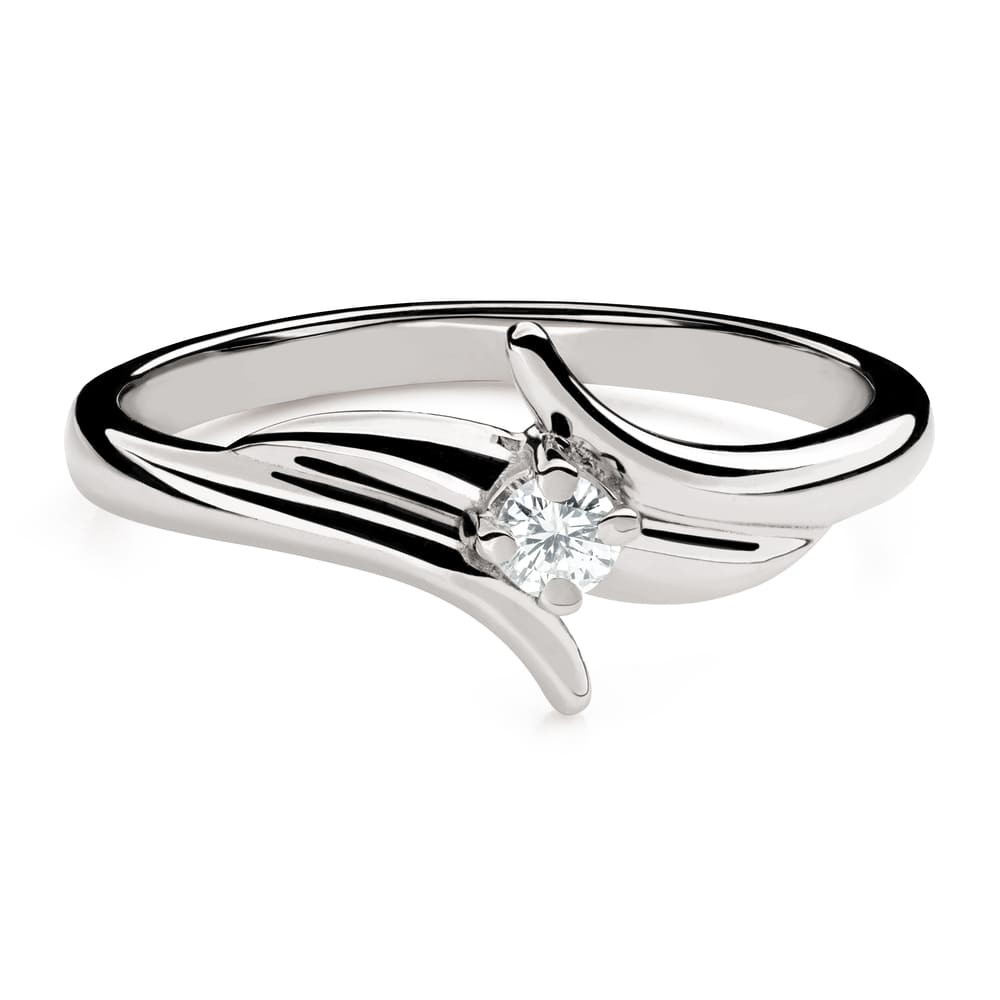 Engagement ring with brilliant "In love 19"