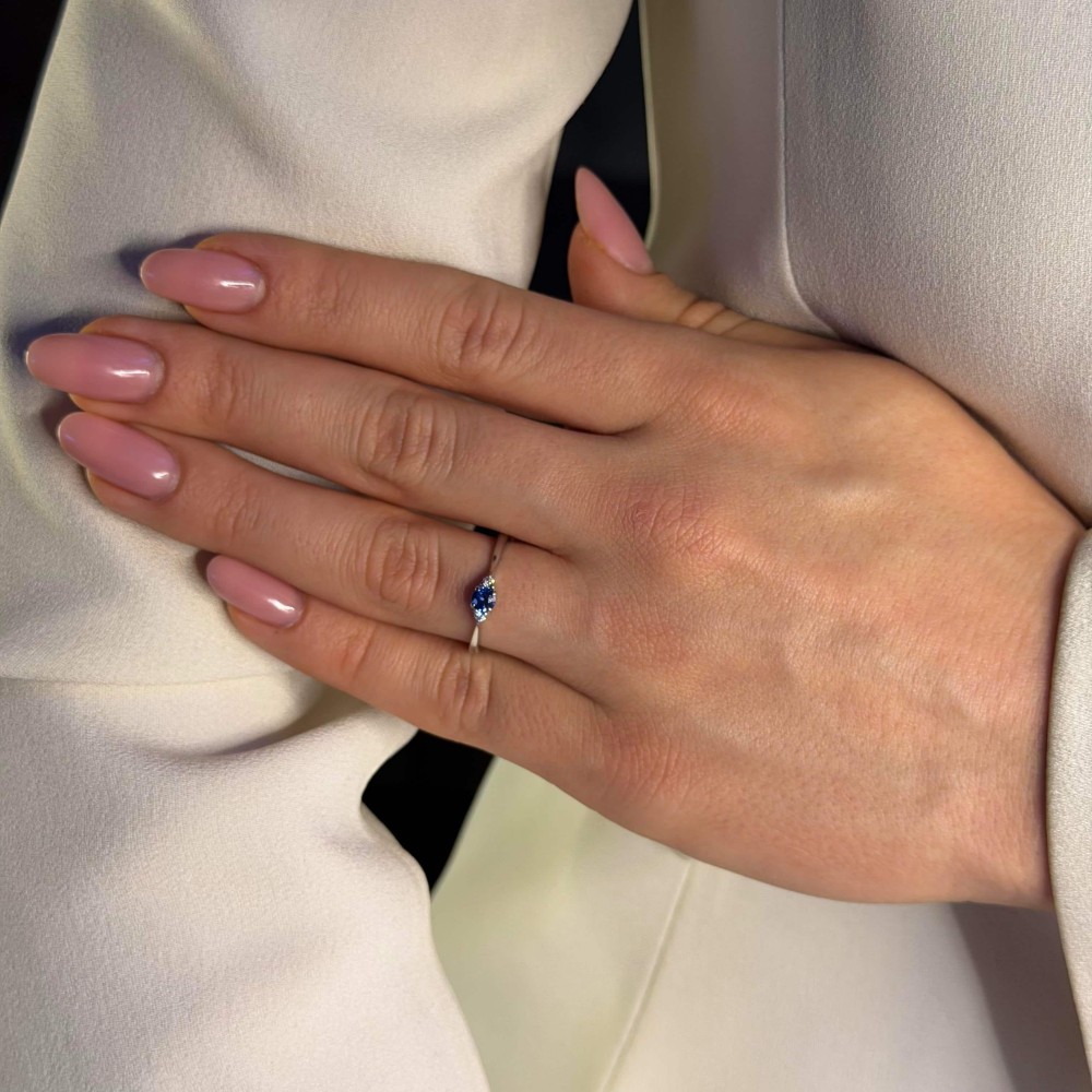 Engagement ring with gemstones "Sapphire 28"