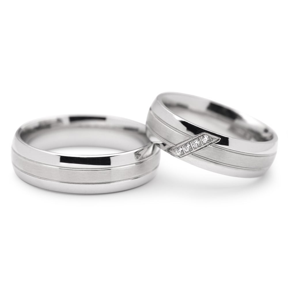 Golden wedding rings with diamonds "VMA 85"